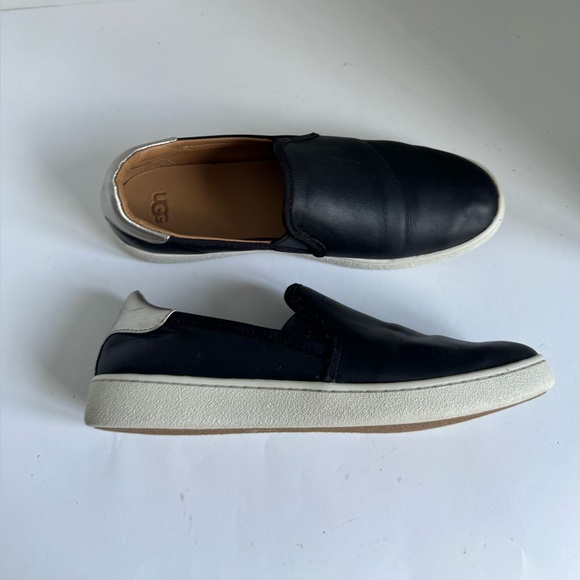 UGG Black Women's Cas Leather Slip On Sneakers. Size 10 - Picture 11 of 13